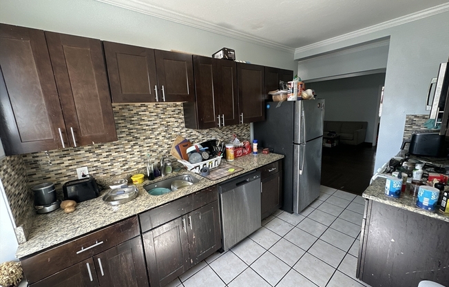 4 beds, 1.5 baths, 1,300 sqft, $3,900, Unit 10