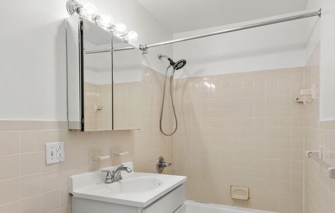 1 bed, 1 bath, 450 sqft, $3,350, Unit 21