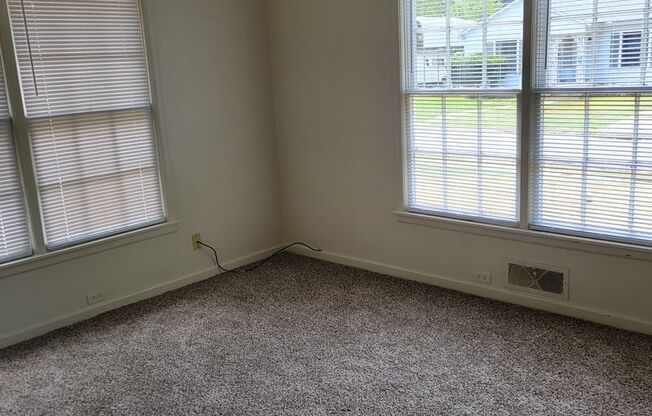 2 beds, 1 bath, $1,300