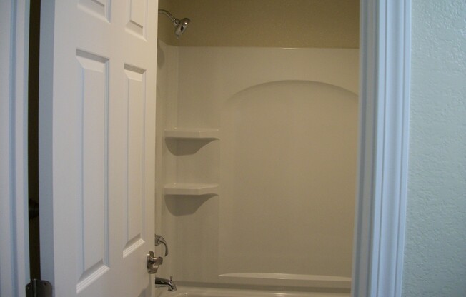 2 beds, 2 baths, 900 sqft, $2,025, Unit 136