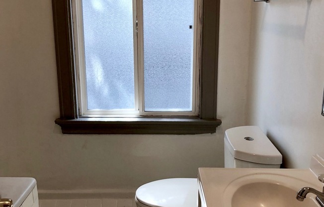 Studio, 1 bath, $1,390, Unit 400