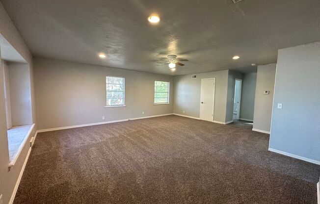 3 Bed 1.5 Bath Home Near the Village and City Parks!
