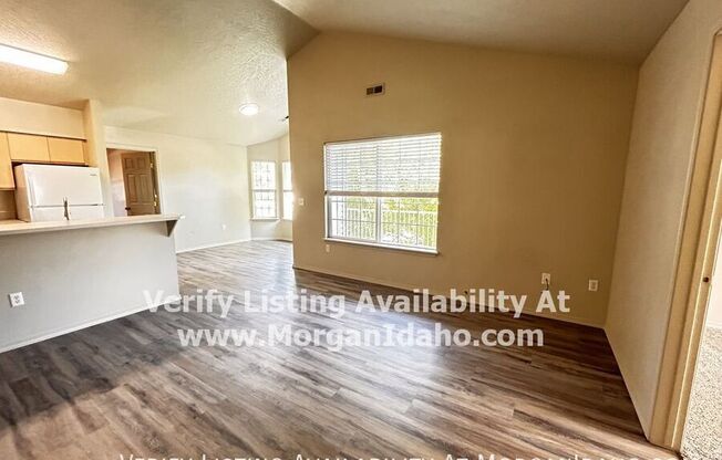 217 N AVENGER LN