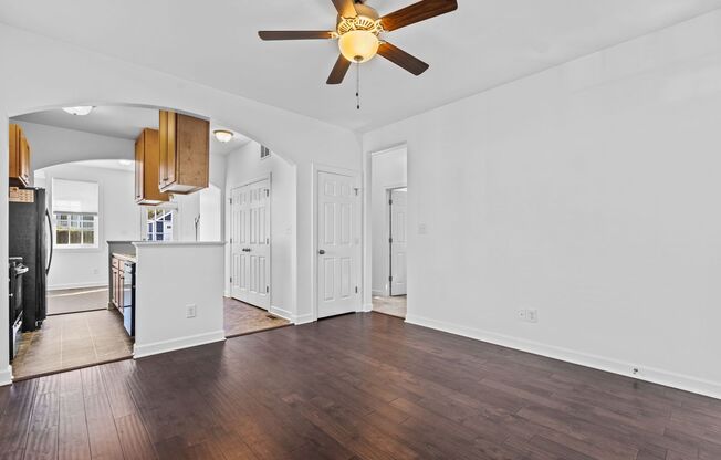 Gorgeous 3 Bedroom Home in Downtown Raleigh w/ Premium Finishes & Amenities - Pet Friendly!