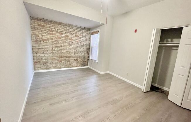 3 beds, 1 bath, $1,500, Unit 1726-02