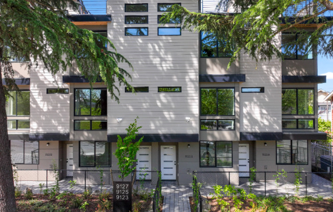 9127 50 AVE S