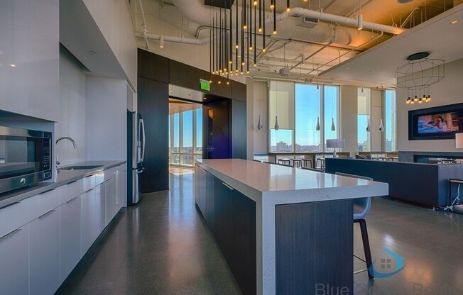 1 bed, 1 bath, 815 sqft, $4,800, Unit 25H