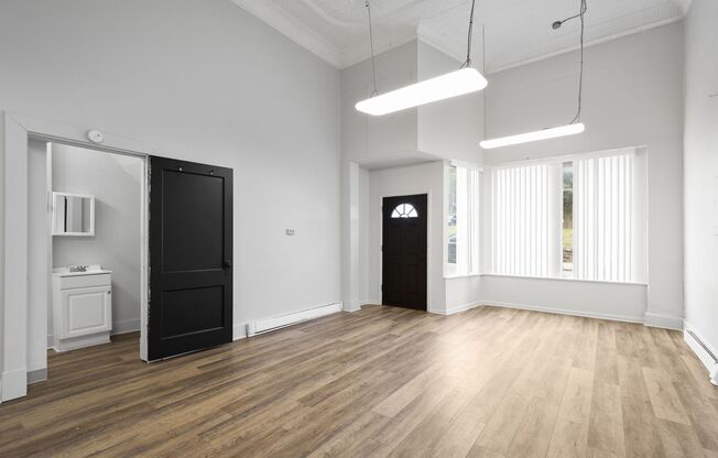 Studio, 1 bath, 1,000 sqft, $649, Unit 111 S McDonald St