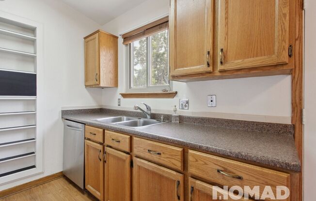 Charming 3BR House in Aurora