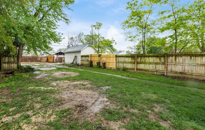 2 beds, 1 bath, 1,000 sqft, $1,100, Unit A