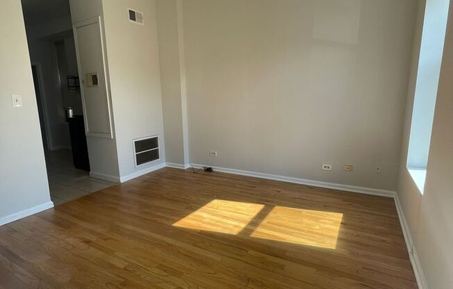 1 bed, 1 bath, $1,500, Unit 2F