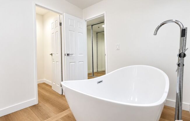3 beds, 3.5 baths, 3,446 sqft, $11,000, Unit 1702