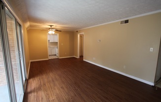 2 beds, 1 bath, $900, Unit Unit 1013B