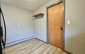 1 bed, 1 bath, 700 sqft, $2,200, Unit B