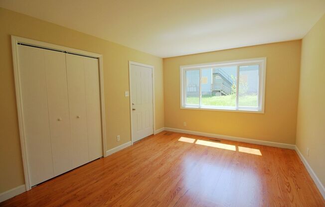 Renovated, Well-Kept 2bd/1ba Only 1 Block From Duke's East Campus!