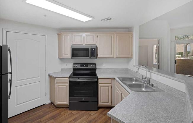 1 bed, 1 bath, 740 sqft, $1,425