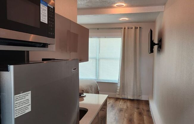 1 bed, 1 bath, $1,400, Unit Unit D/Studio