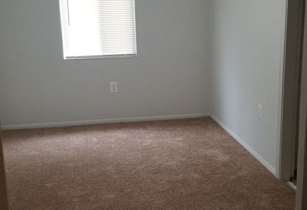 2 beds, 1 bath, 879 sqft, $1,175, Unit 4614-D