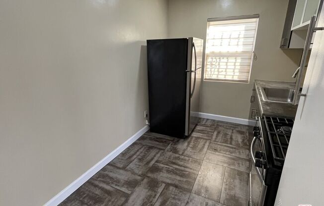 2 beds, 1 bath, 700 sqft, $2,100, Unit 1