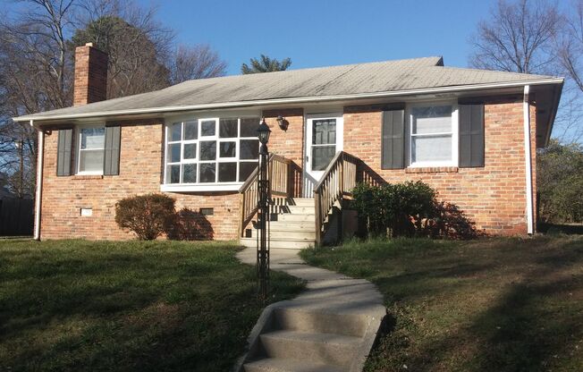 Very Spacious 3 bdrm/1 bth House Located in Henrico's West End!!