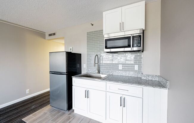 Studio, 1 bath, 305 sqft, $855, Unit 1211