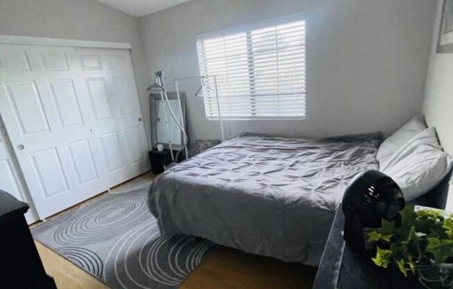 TOP FLOOR 2 BEDROOM FULLY FURNISHED CONDO