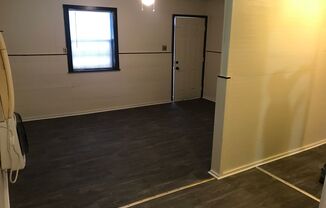 2 beds, 1 bath, $895, Unit E