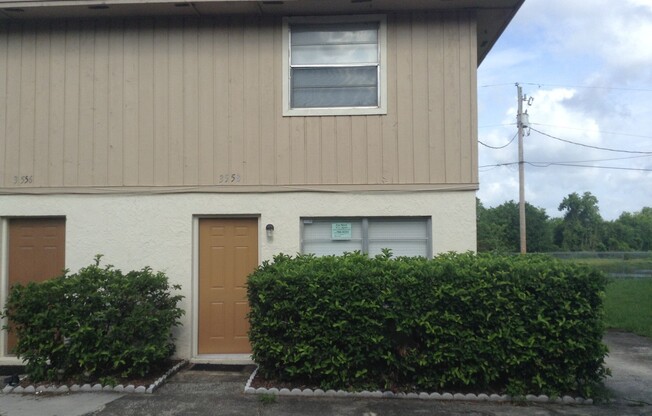 Great 2 Bed/ 1.5 Bath Very Close to UCF!