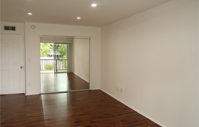 8055 CANBY AVE