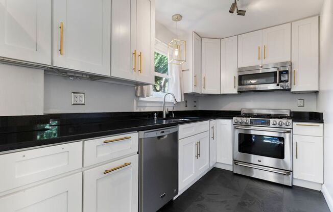 3 beds, 2.5 baths, $5,228