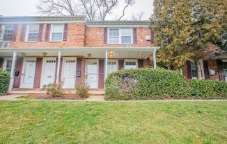 Charming 2 BR/1 BA Apartment in Rockville!