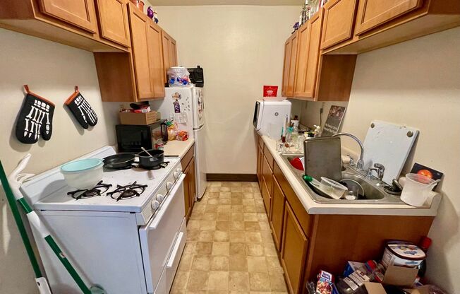 2 beds, 1 bath, $1,225, Unit 6