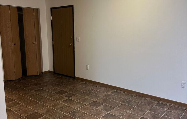 2 beds, 1 bath, 900 sqft, $875, Unit 109