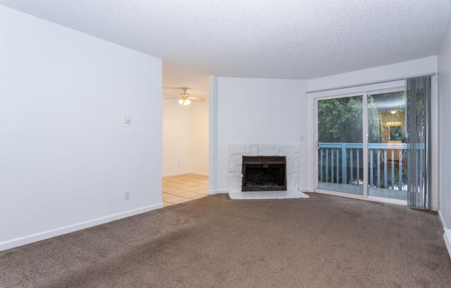 2 beds, 2 baths, 950 sqft, $1,895, Unit 27