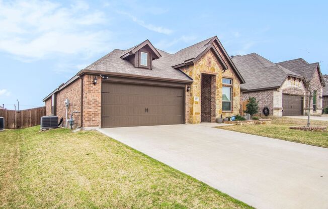 Beautifully Crafted 3-2-2 2019 Build in Saginaw - FortWorth!