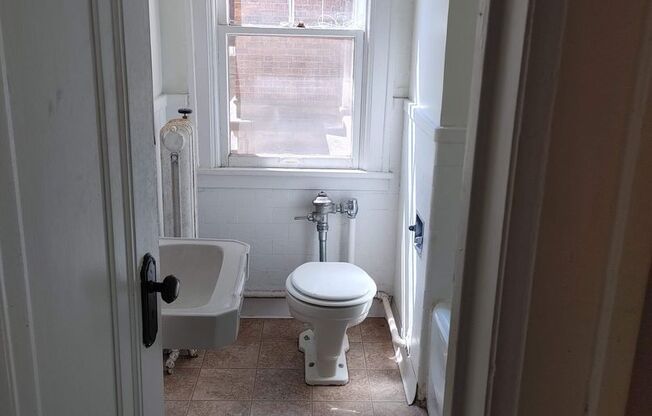 Studio, 1 bath, 315 sqft, $999, Unit 2I