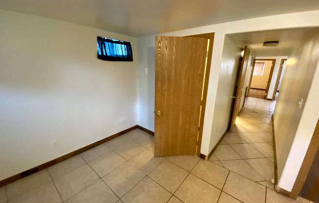 2 beds, 1 bath, 1,000 sqft, $700, Unit 834-B