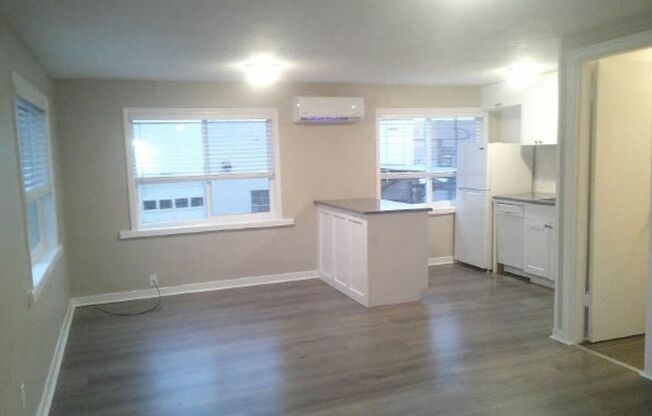 Studio, 1 bath, $995, Unit 820-7