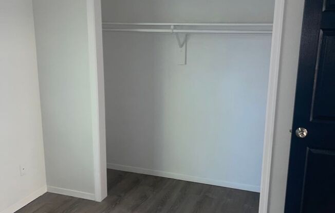 2 beds, 1 bath, 700 sqft, $1,275, Unit 211