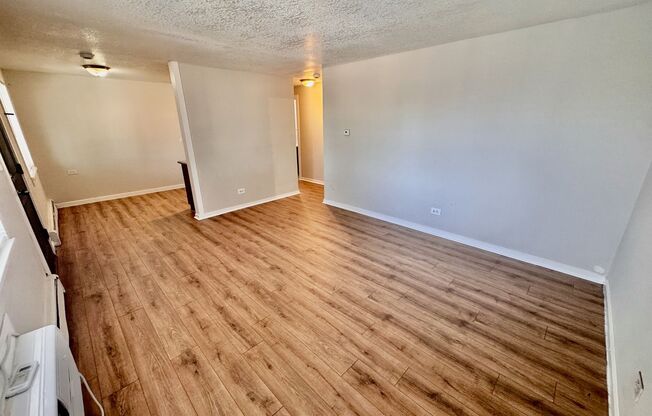 3 beds, 1 bath, 900 sqft, $1,640, Unit 1