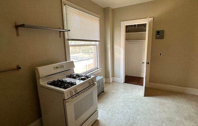 1 bed, 1 bath, $1,500, Unit C