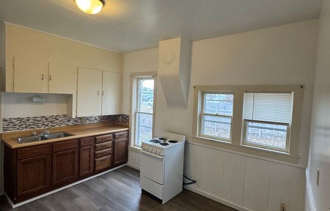 1 bed, 1 bath, $595