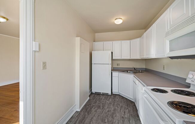 Studio, 1 bath, 470 sqft, $1,450, Unit 408