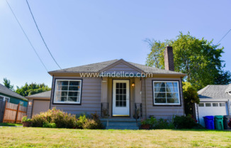 Desirable Three Bedroom North Portland Kenton Home, Pet Friendly, Updates With A Back Deck