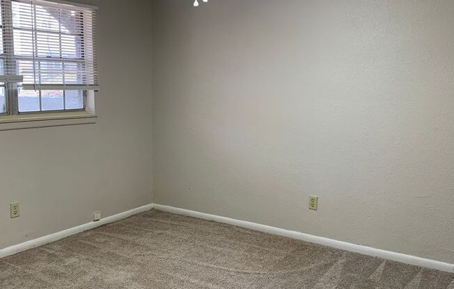 2 beds, 1 bath, 700 sqft, $865, Unit 9022