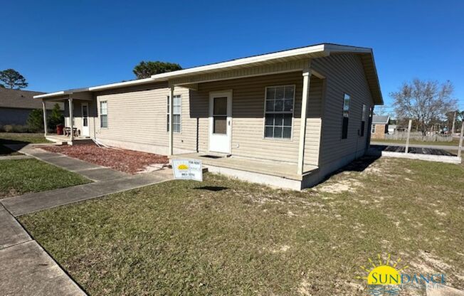 Great 2 Bedroom 1 bath Duplex in Navarre!