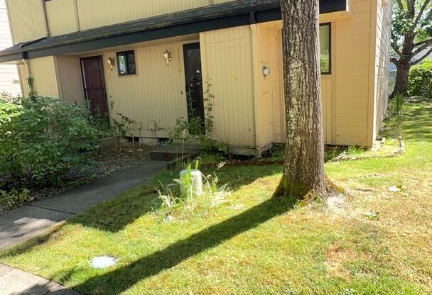 2 Bed, 1.5 Bath Condo in The W. Eugene Neighborhood! Apply Now!