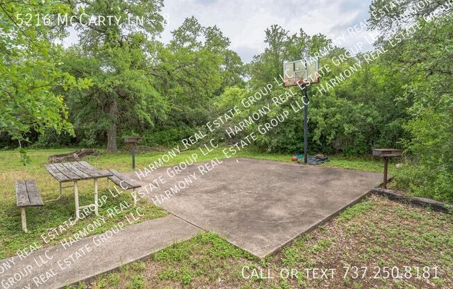 5216 McCarty Ln