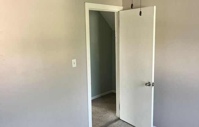 2 beds, 1 bath, $1,300