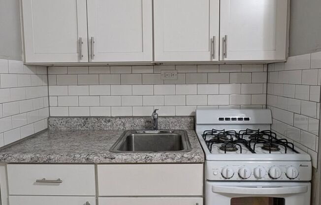 Lower East Side Milwaukee Studio and One bed Apartments- Flexible Lease Terms